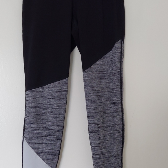 Medium Color Block Leggings - Picture 2 of 2